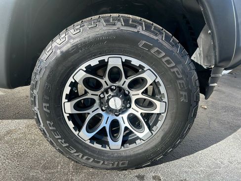 Used 2019 Toyota Tacoma SR image 31