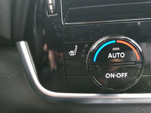 Used 2022 Nissan Rogue SV w/ SV Premium Package FWD image 32