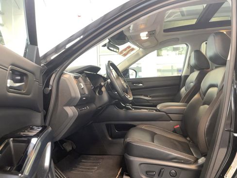 Used 2023 Nissan Pathfinder SL w/ SL Premium Package image 5