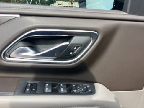 Used 2023 Chevrolet Tahoe Z71 w/ Z71 Off-Road Package AWD/4WD image 16