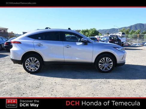 Used 2022 Toyota Venza XLE image 5