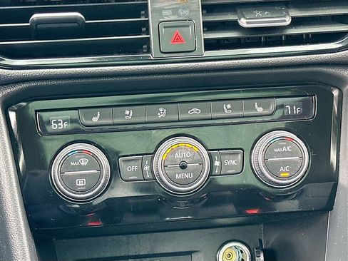 Used 2022 Volkswagen Taos SEL image 16