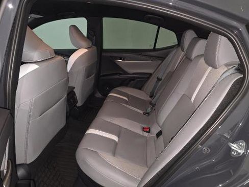 Used 2025 Toyota Camry SE w/ Convenience Package image 8