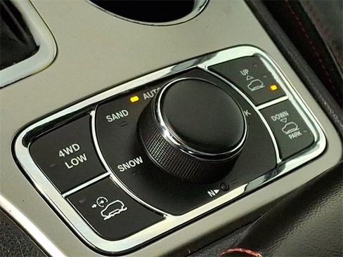 Used 2018 Jeep Grand Cherokee Trailhawk image 25