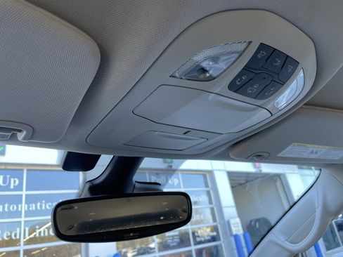 Used 2021 Chrysler Pacifica Touring-L image 23