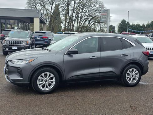 Used 2023 Ford Escape Active image 29