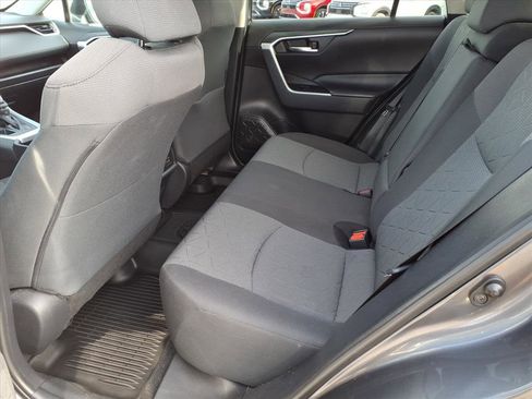 Used 2020 Toyota RAV4 XLE image 5