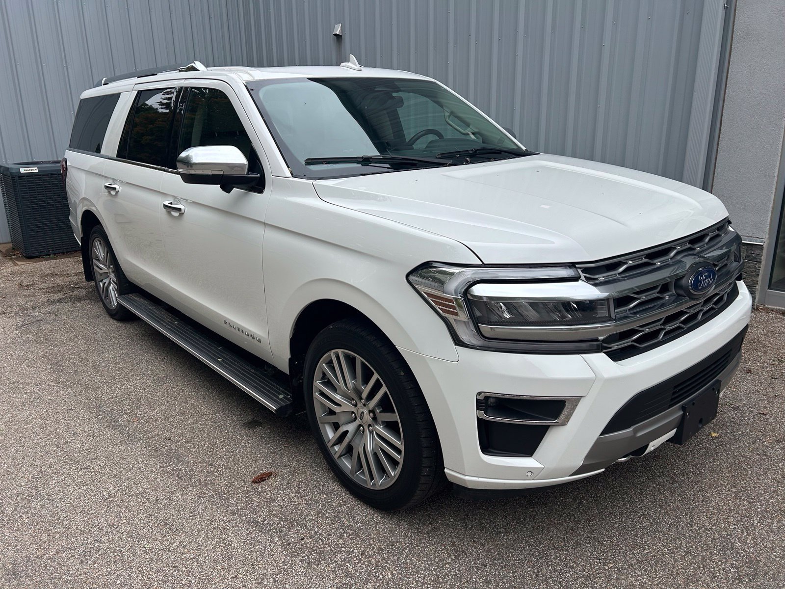 Used 2022 Ford Expedition Max Platinum AWD/4WD image 3