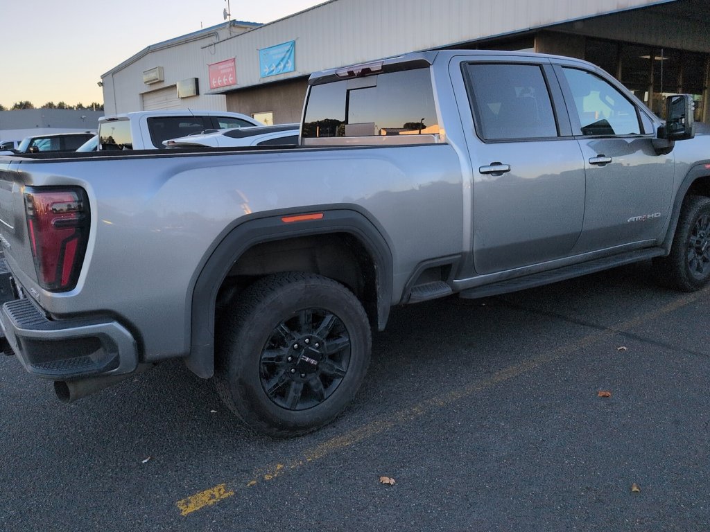 Used 2025 GMC Sierra 3500 AT4 w/ AT4 Premium Plus Package AWD/4WD image 3