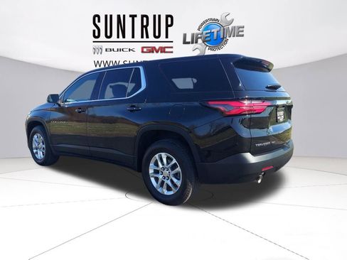 Used 2022 Chevrolet Traverse LS image 3