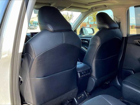 Used 2021 Toyota Highlander Limited image 12