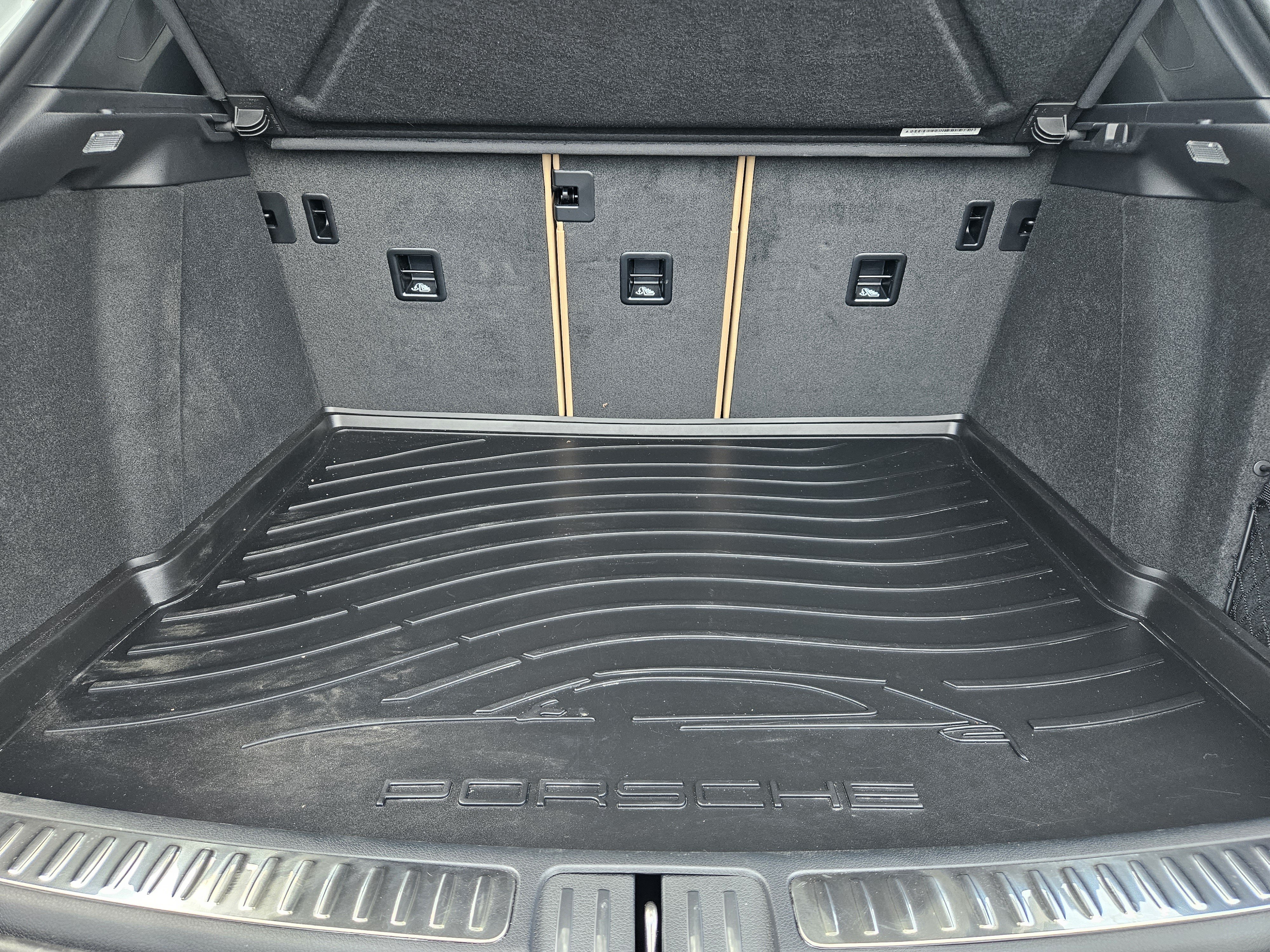 Certified 2026 Porsche Macan AWD/4WD image 31