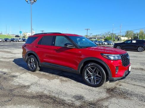Used 2025 Ford Explorer ST-Line w/ ST-Line Street Pack AWD/4WD image 9