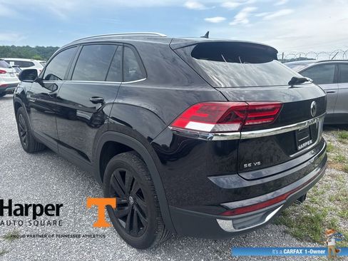 Used 2023 Volkswagen Atlas Cross Sport SE w/ Panoramic Sunroof Package FWD image 3