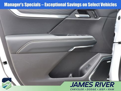 Used 2026 GMC Acadia Elevation w/ Elevation Premium Package AWD/4WD image 22