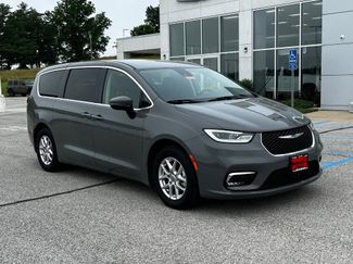 Used 2023 Chrysler Pacifica Touring-L FWD video 2