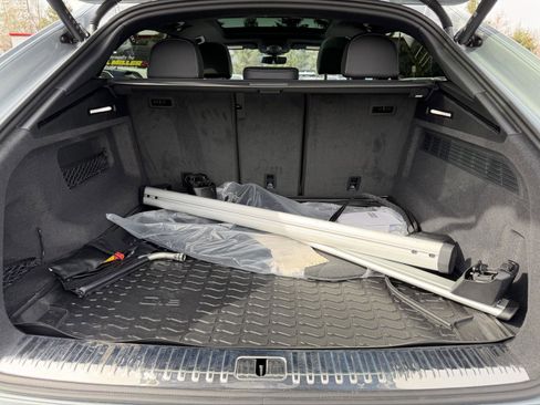 Used 2025 Audi Q8 Premium w/ Convenience Package image 27