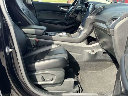 Used 2022 Ford Edge Titanium image 25