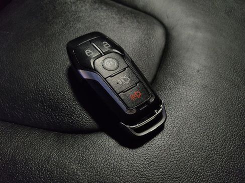 Used 2016 Ford Edge Titanium w/ Technology Package image 32