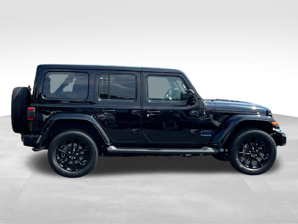 Used 2021 Jeep Wrangler Unlimited Sahara AWD/4WD image 4