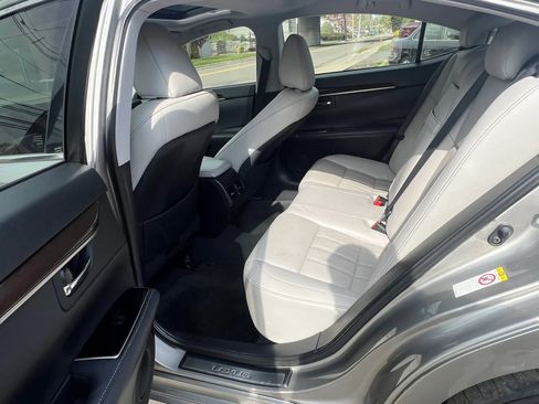 Used 2018 Lexus ES 350 w/ Luxury Package w/Wood Trim image 28