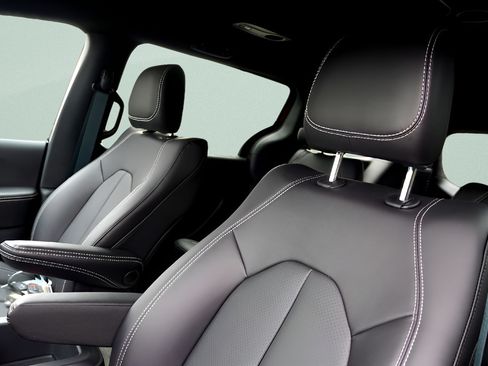 New 2026 Chrysler Pacifica Select FWD image 10
