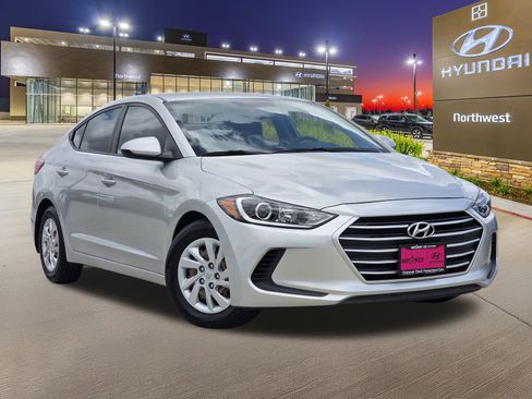 Used 2018 Hyundai Elantra SE w/ SE Connectivity Package 04 FWD image 3
