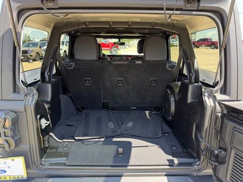 Used 2021 Jeep Wrangler Unlimited Rubicon AWD/4WD image 7