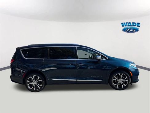 Used 2022 Chrysler Pacifica Pinnacle image 4