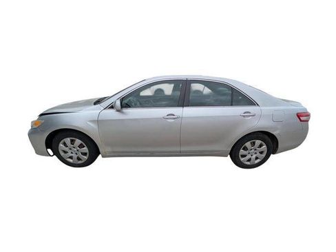 Used 2010 Toyota Camry LE FWD image 2