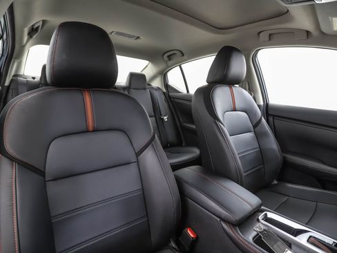 Used 2025 Nissan Sentra SR w/ SR Premium Package FWD image 31