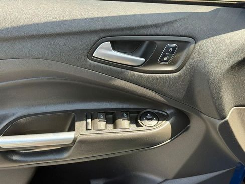 Used 2017 Ford Escape SE FWD image 16