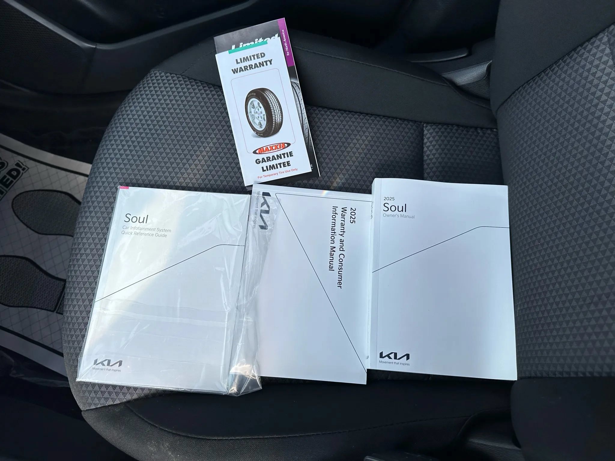 Used 2025 Kia Soul LX w/ LX Technology Package FWD image 33