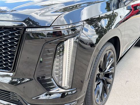 Certified 2025 Cadillac Escalade Sport Platinum w/ LPO, ONYX Package AWD/4WD image 11