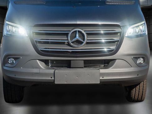 Used 2025 Mercedes-Benz Sprinter 2500 image 13