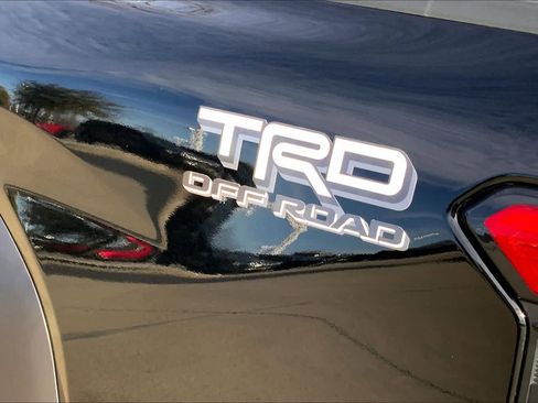 Used 2024 Toyota Tacoma TRD Off-Road image 9