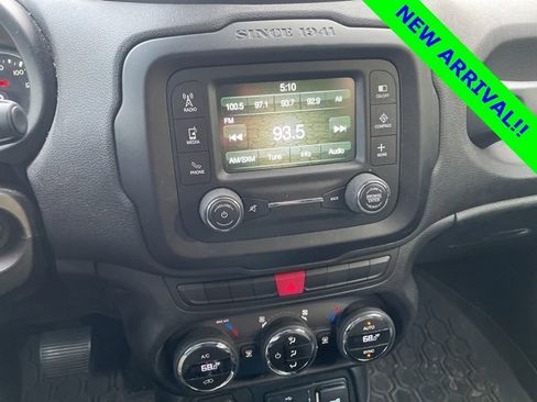 Used 2015 Jeep Renegade Latitude w/ Popular Equipment Group image 10