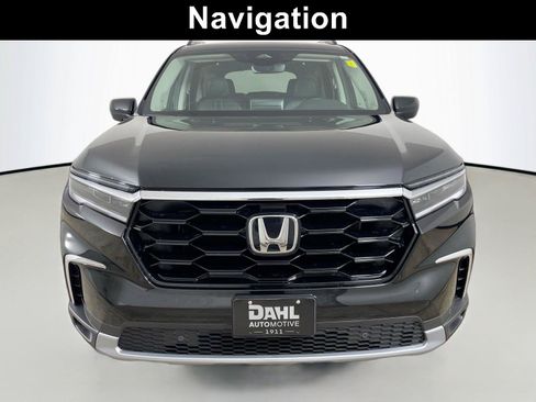 Used 2025 Honda Pilot Touring image 3