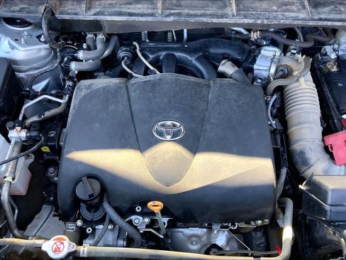 Used 2020 Toyota Highlander XLE image 33