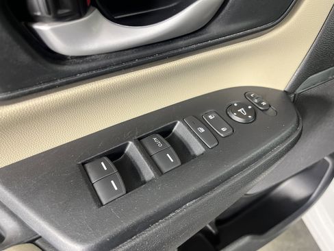 Used 2020 Honda CR-V LX image 18