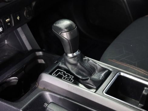 Used 2019 Toyota Tacoma TRD Off-Road image 6