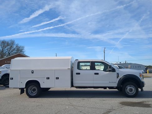 Used 2022 Ford F550 XL w/ Power Equipment Group image 2
