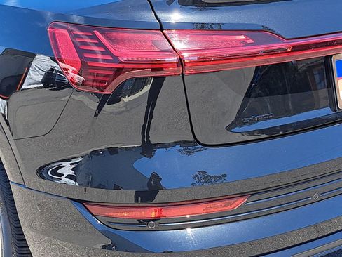 Certified 2023 Audi e-tron Premium Plus w/ Premium Plus Package AWD/4WD image 36