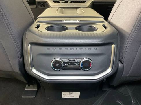 New 2025 Ford Expedition Active image 18