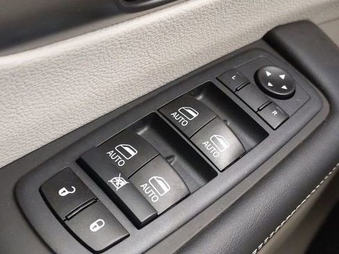 Used 2020 Chrysler Pacifica Touring-L Plus w/ Advanced Safetytec Group image 23