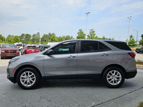 Used 2023 Chevrolet Equinox LS FWD image 4