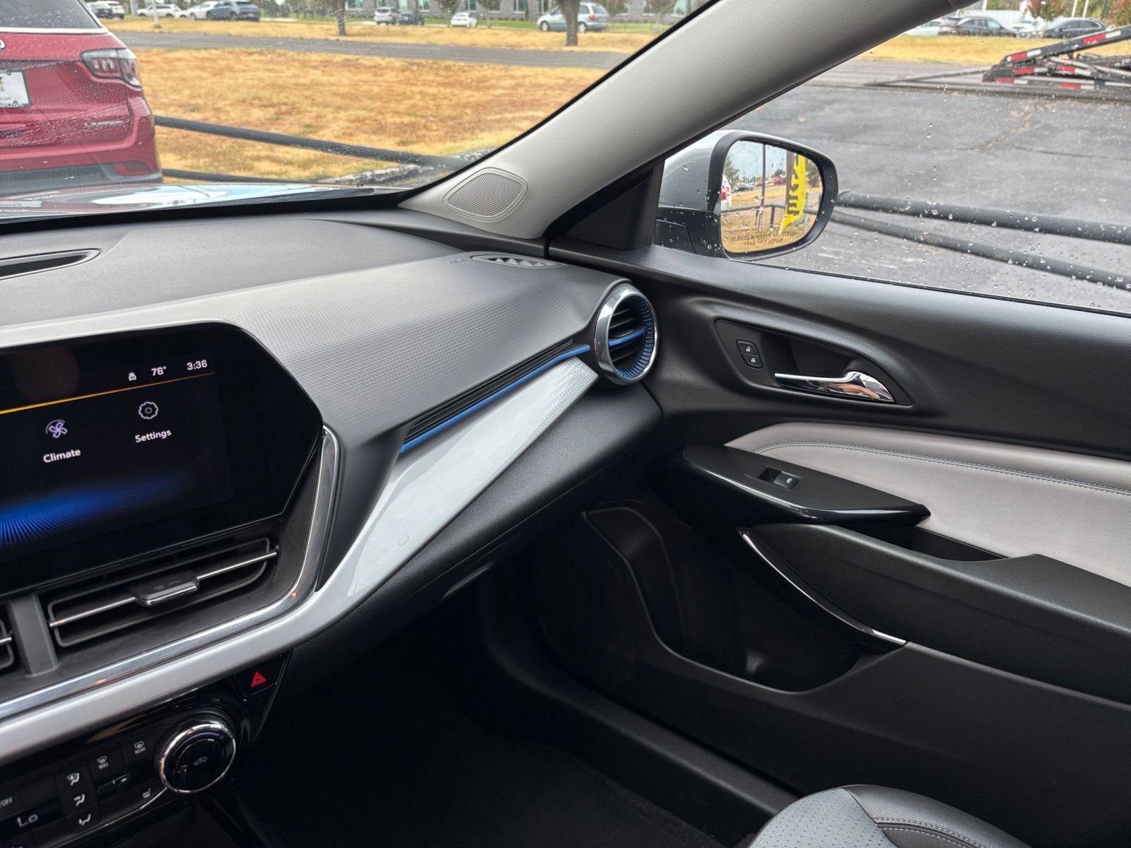 Used 2025 Chevrolet Trax LT w/ LT Convenience Package FWD image 33