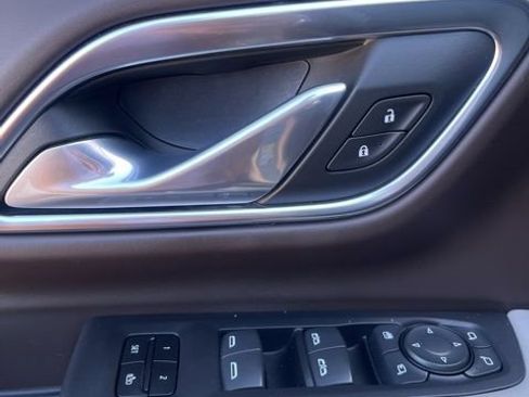 Used 2024 Chevrolet Suburban Z71 w/ Luxury Package image 12