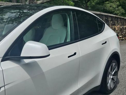 Used 2023 Tesla Model Y Long Range AWD/4WD image 22