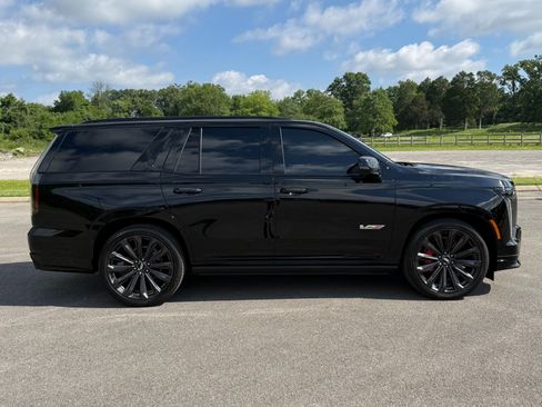 Used 2025 Cadillac Escalade V AWD/4WD image 8